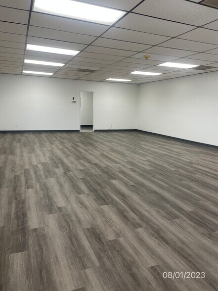 1511 W Holt Blvd, Ontario, CA à louer - Photo du bâtiment - Image 2 de 3