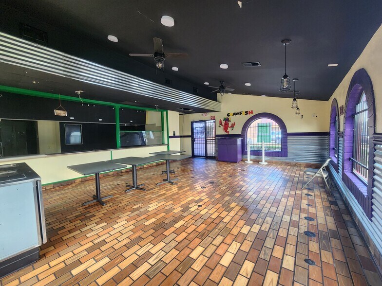 7473 N Shepherd Dr, Houston, TX à louer - Photo du bâtiment - Image 3 de 8