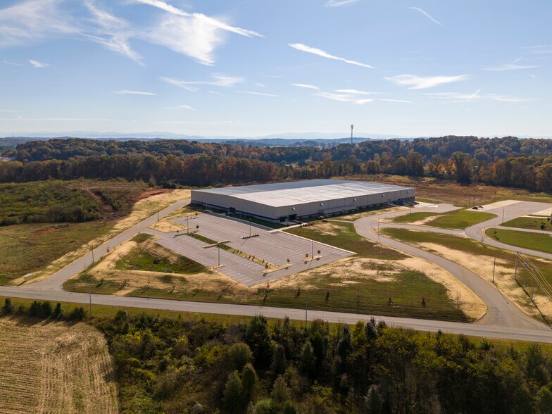 1295 Huntington Park Dr, Loudon, TN à louer - Photo du bâtiment - Image 2 de 37