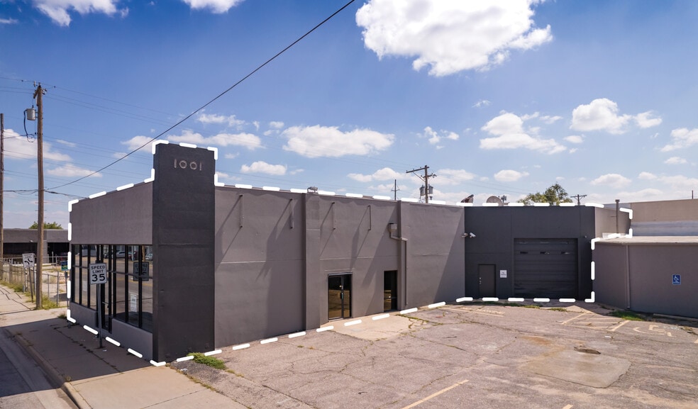 1001 E Central Ave, Wichita, KS à louer - Photo du bâtiment - Image 3 de 30