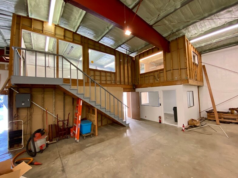 12544 27th Ave NE, Seattle, WA à vendre - Photo intérieure - Image 3 de 6