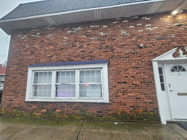 12-14 Tulip Ave, Floral Park, NY à louer - Photo du bâtiment - Image 3 de 22