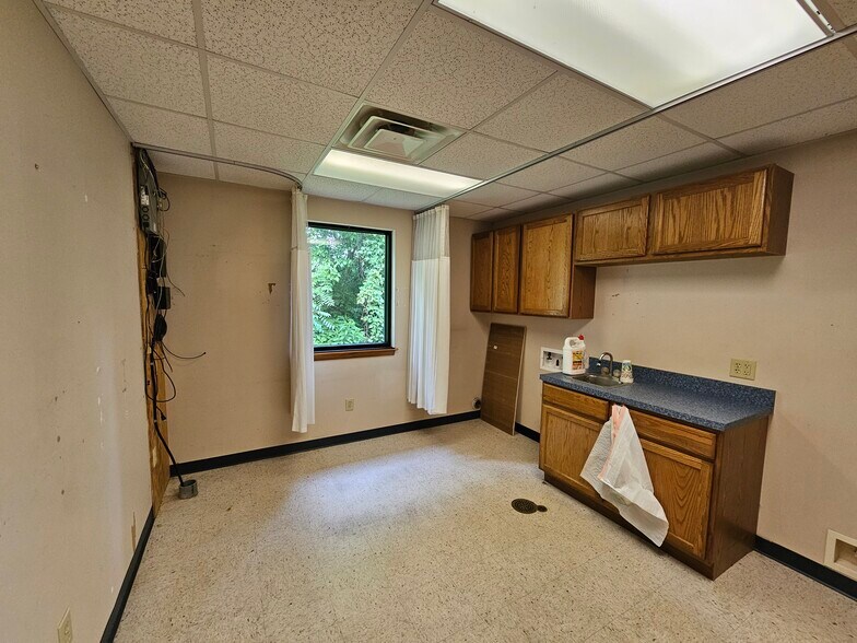 30 Spring Mill Ct, Mooresville, IN for lease - Building Photo - Image 3 of 35