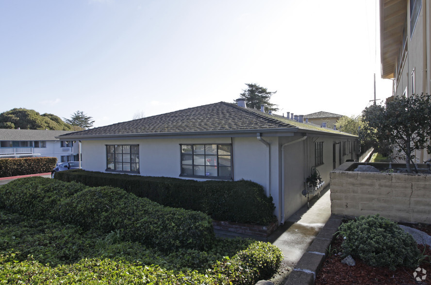 1077 Cass St, Monterey, CA for lease - Building Photo - Image 2 of 3