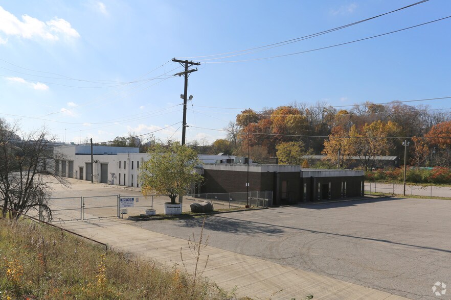 6600 E Schaaf Rd, Independence, OH à louer - Photo du bâtiment - Image 2 de 7