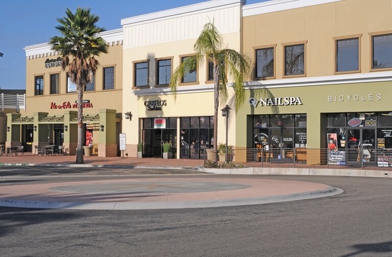 Victoria Ave, Oxnard, CA à louer - Photo du bâtiment - Image 2 de 19