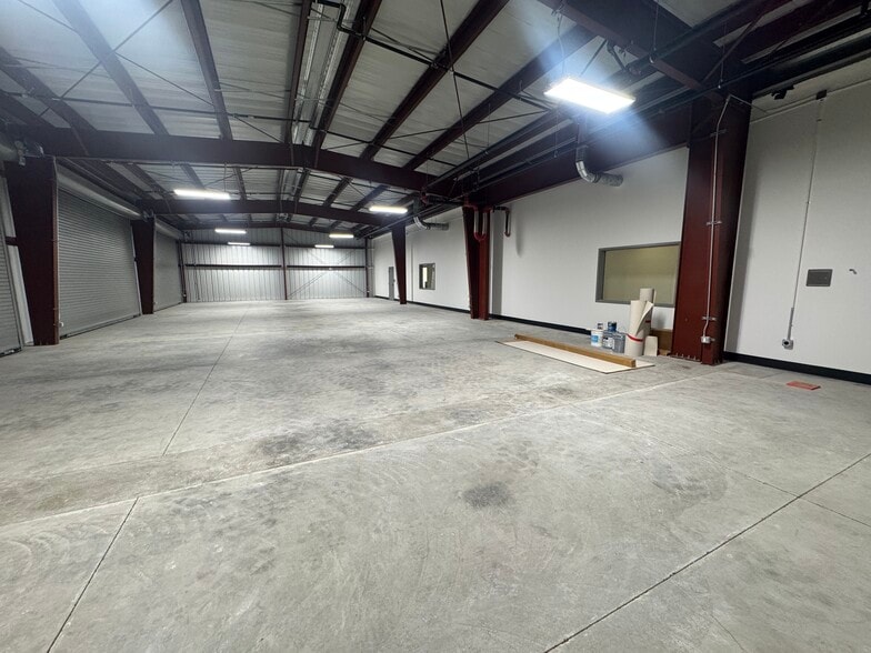 910 Airport Rd, Santa Ynez, CA for lease - Interior Photo - Image 2 of 15