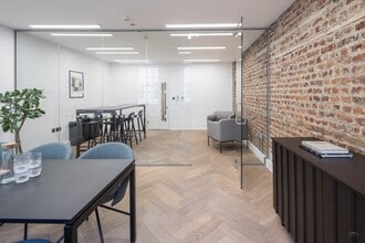 30 Berwick St, Londres à louer Photo intérieure- Image 2 de 4