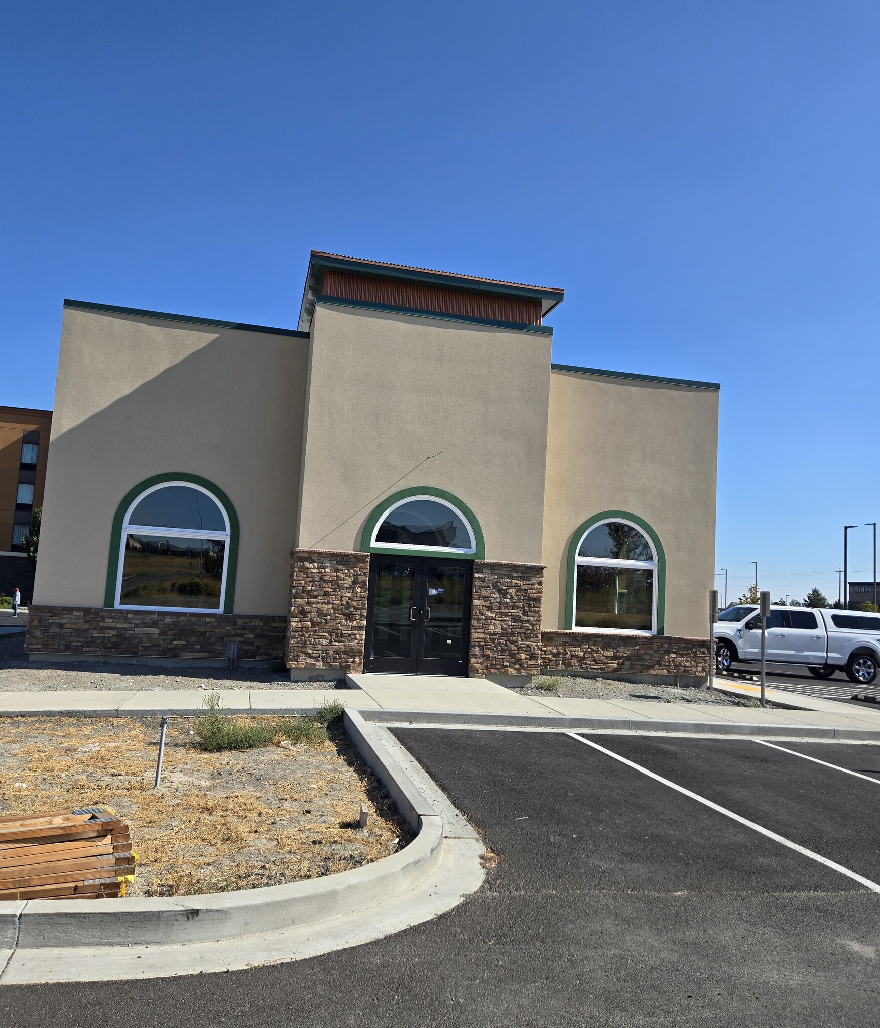 3719 Plaza Way, Kennewick, WA for lease Primary Photo- Image 1 of 6