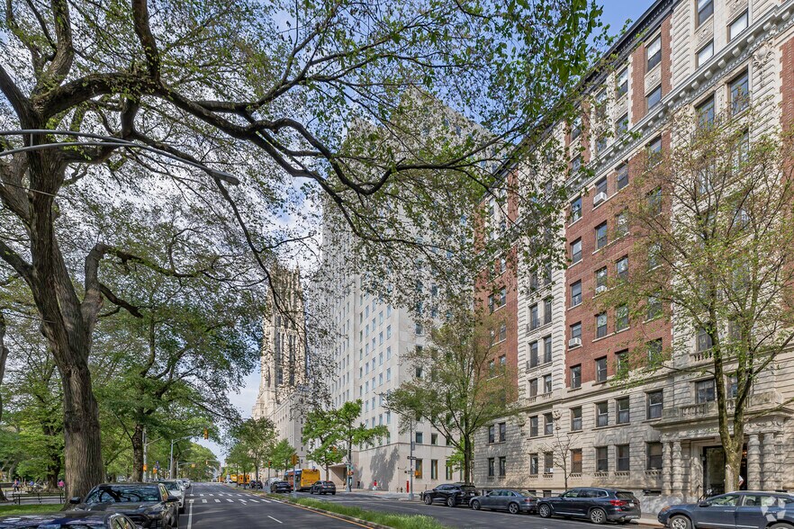 475 Riverside Dr, New York, NY à louer - Photo du bâtiment - Image 3 de 6