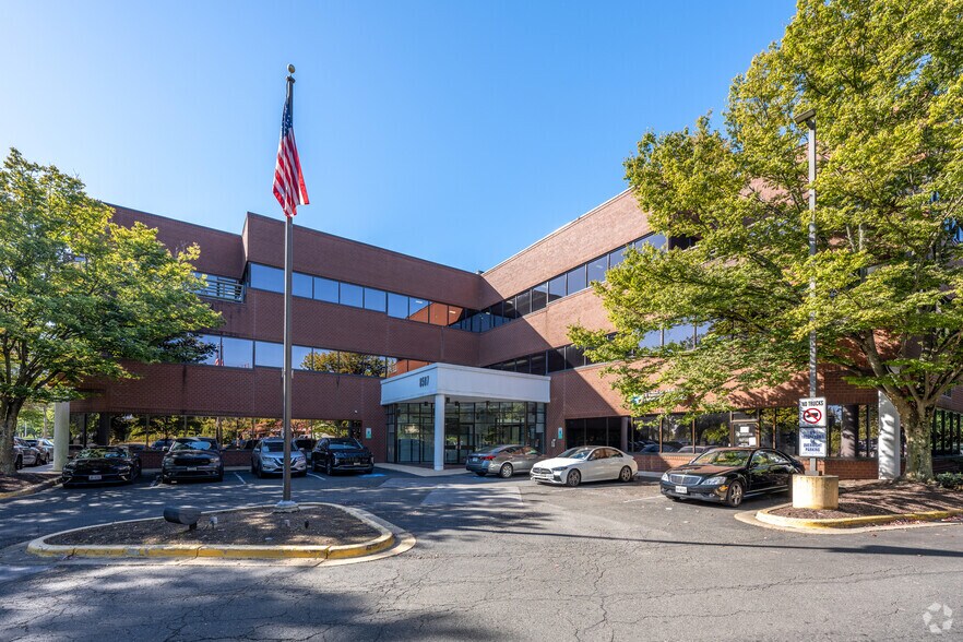 8507 Oxon Hill Rd, Oxon Hill, MD à louer - Photo du bâtiment - Image 3 de 5