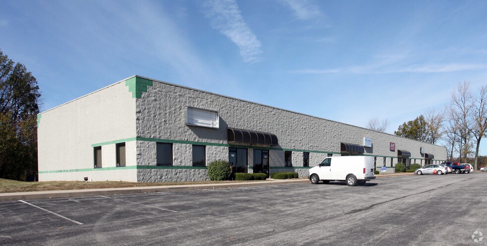 3880 Pendleton Way, Indianapolis, IN à louer - Photo du bâtiment - Image 2 de 2