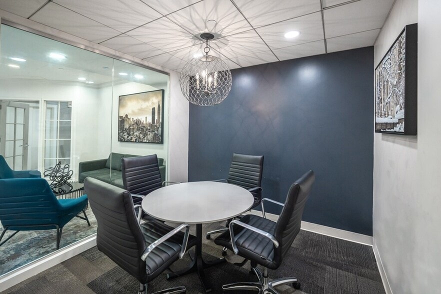 521 Fifth Ave, New York, NY for lease - Building Photo - Image 3 of 10