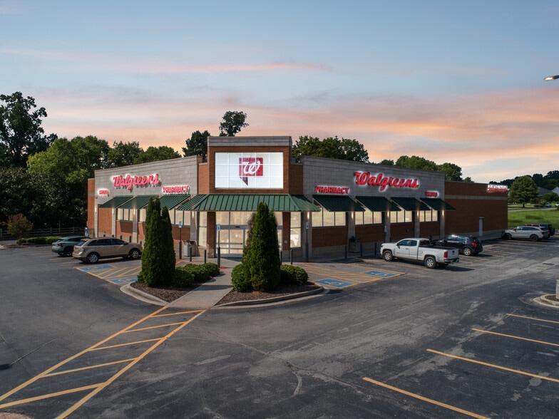 805 W Madison Ave, Athens, TN for sale - Building Photo - Image 1 of 10