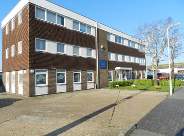Courtlands Rd, Eastbourne for lease Building Photo- Image 1 of 4