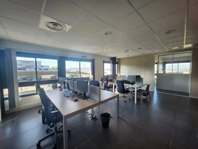 Office in Montpellier for lease - Interior Photo - Image 1 of 14