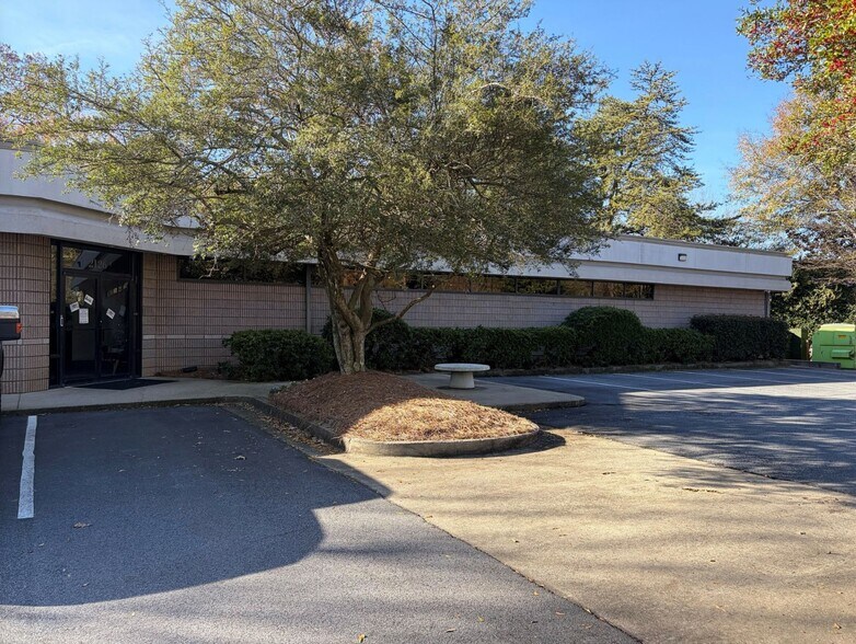 2126 Defoors Ferry Rd NW, Atlanta, GA à vendre - Photo du bâtiment - Image 2 de 11