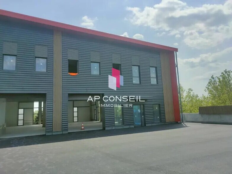 Flex dans Élancourt à louer - Photo du bâtiment - Image 2 de 3