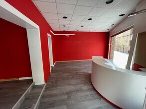 Retail in Igualada, Barcelona for lease Interior Photo- Image 2 of 6