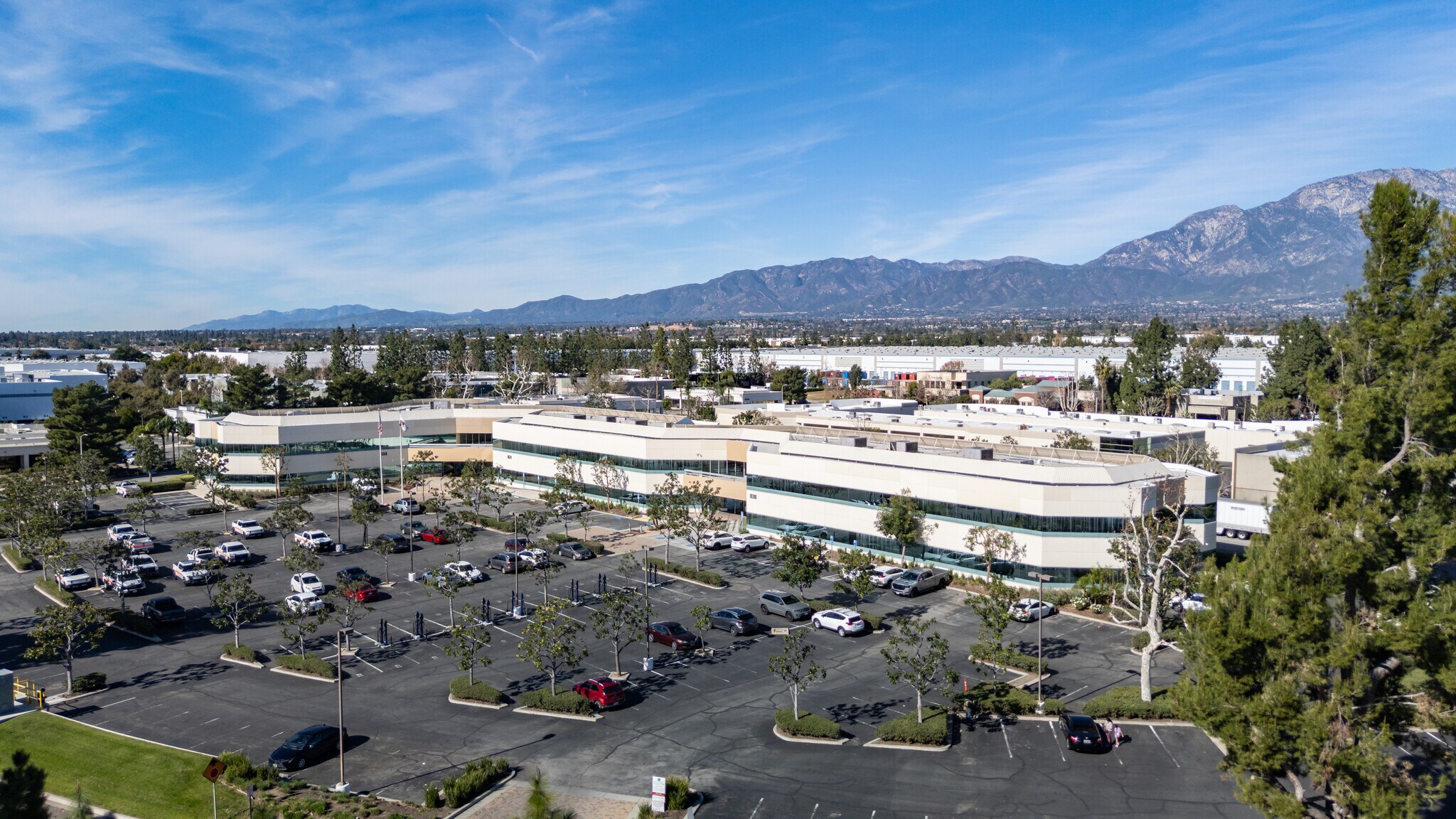 10350-10390 Commerce Center Dr, Rancho Cucamonga, CA à louer Photo du bâtiment- Image 1 de 23
