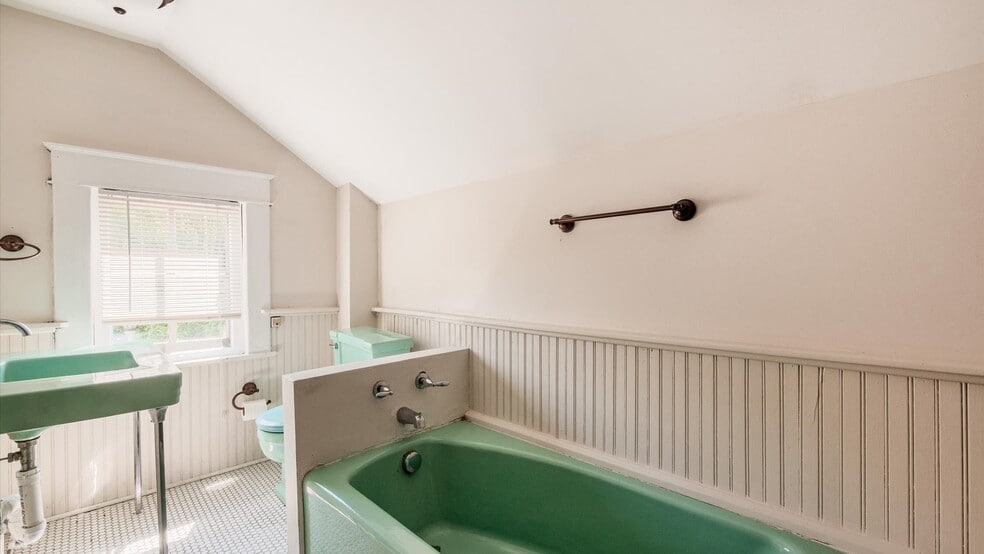 124 S Pearl St, Granville, OH for lease - Building Photo - Image 2 of 10