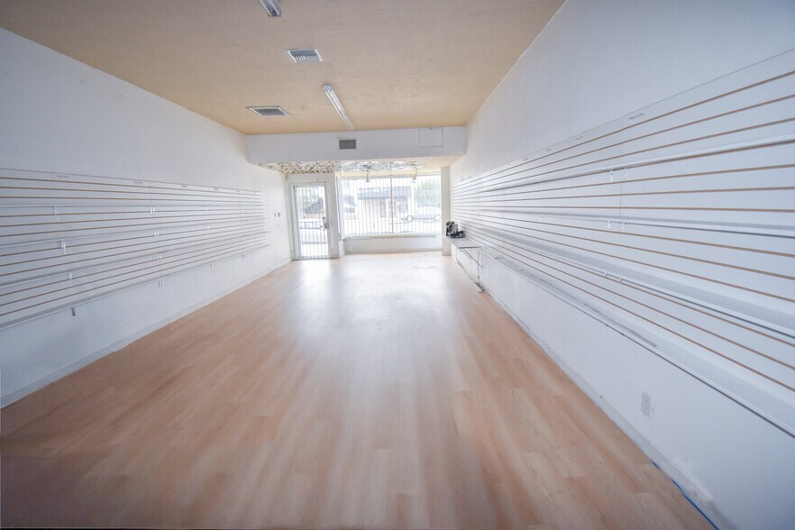 22750-22754 Ventura Blvd, Woodland Hills, CA à louer - Photo du bâtiment - Image 3 de 6