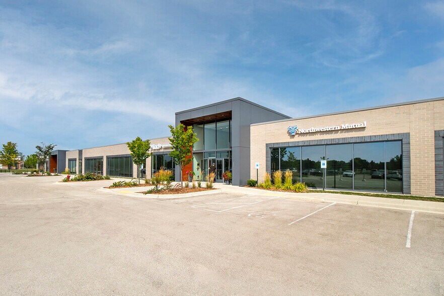12200 N Corporate Pky, Mequon, WI à louer - Photo du bâtiment - Image 1 de 11