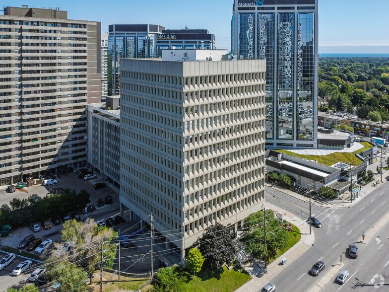 1243 Islington Ave, Toronto, ON à louer - Photo du bâtiment - Image 3 de 7