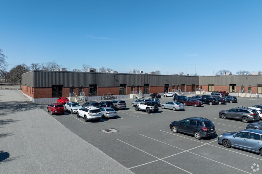300 Commercial St, Malden, MA for lease - Building Photo - Image 1 of 11