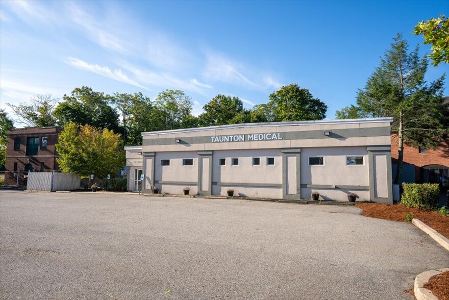 54 Court St, Taunton, MA à vendre - Photo du bâtiment - Image 1 de 1