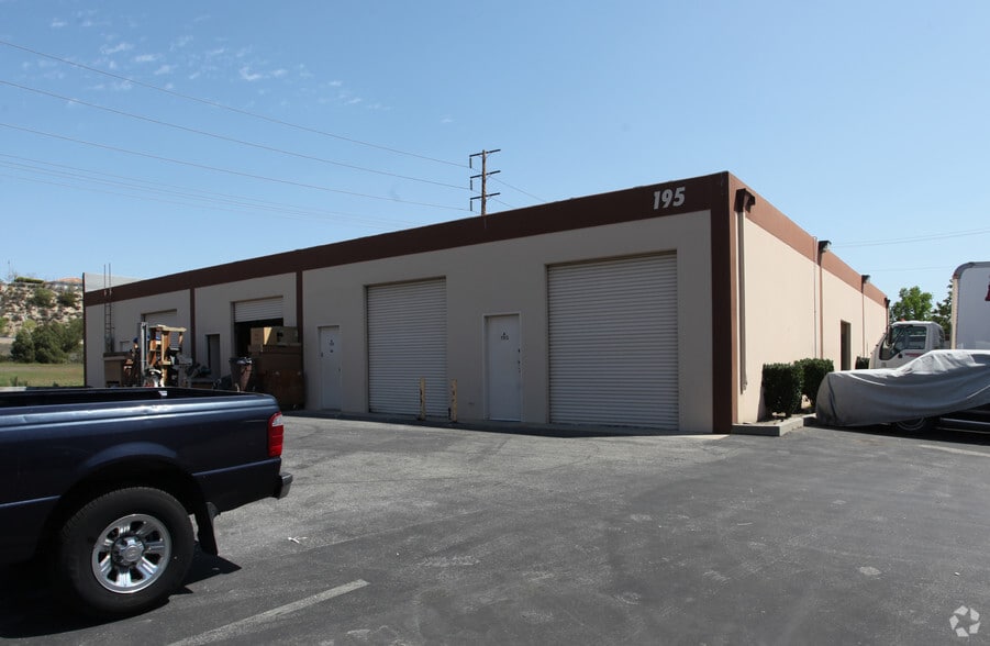 195 E Easy St, Simi Valley, CA for lease - Building Photo - Image 2 of 2