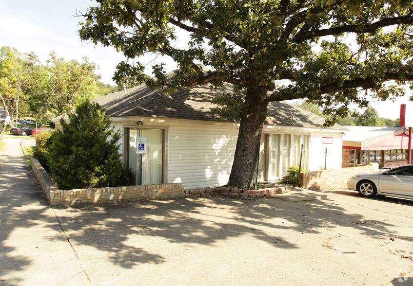 4324 W Markham St, Little Rock, AR à vendre - Photo du bâtiment - Image 2 de 8