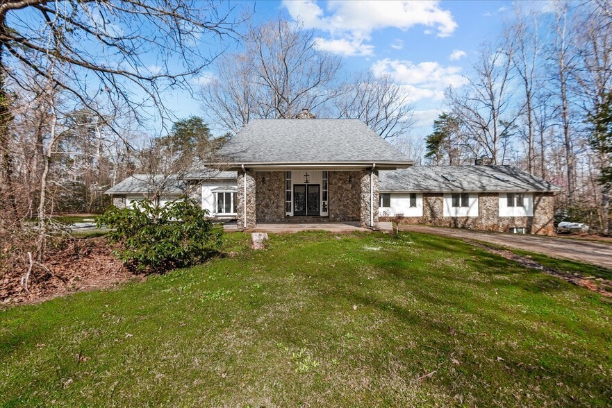 7621 River Rd, Fredericksburg, VA à vendre - Photo du bâtiment - Image 2 de 30