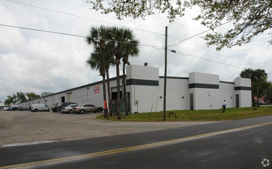 2425-2573 Silver Star Rd, Orlando, FL à louer - Photo du bâtiment - Image 3 de 21