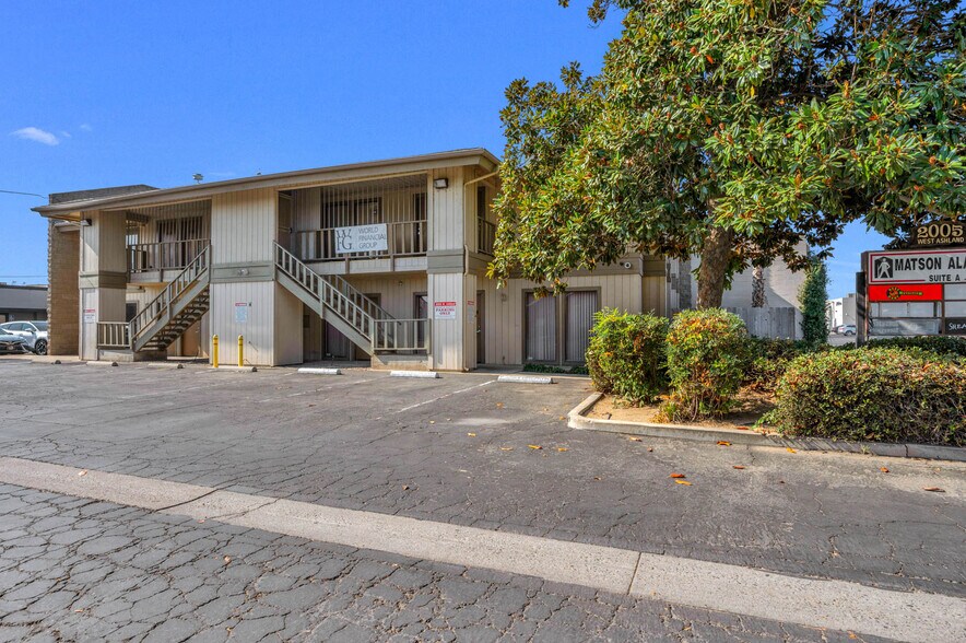 2005 W Ashland Ave, Visalia, CA à louer - Photo du bâtiment - Image 2 de 19