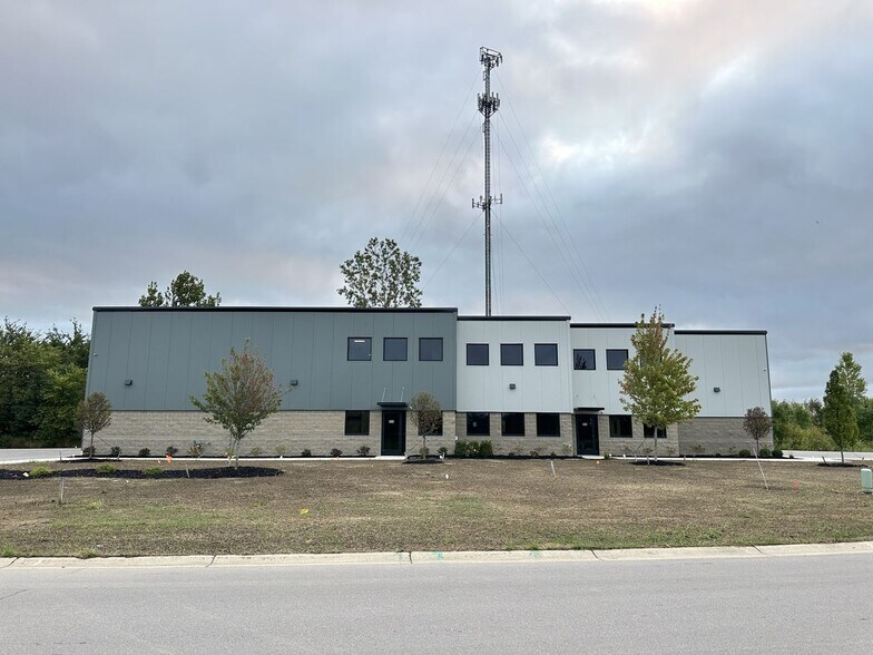 956 Black river Dr, Zeeland, MI à louer - Photo du bâtiment - Image 2 de 9