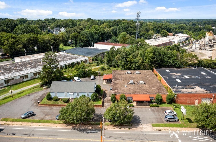 1020 Tuckaseegee portefeuille de 2 propriétés à vendre sur LoopNet.ca - Photo du bâtiment - Image 3 de 3