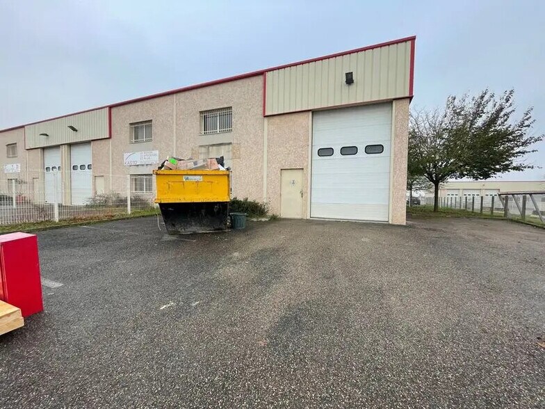 Bureau dans Chassieu à louer - Photo du bâtiment - Image 3 de 3