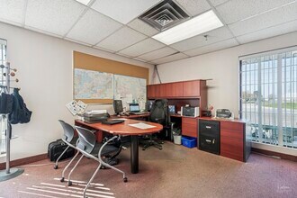 362 Dewitt Rd, Hamilton, ON for lease Interior Photo- Image 2 of 4