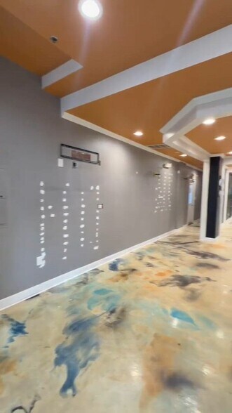 2214 W Market St, Louisville, KY à louer - Vidéo sur l’inscription commerciale - Image 2 de 8