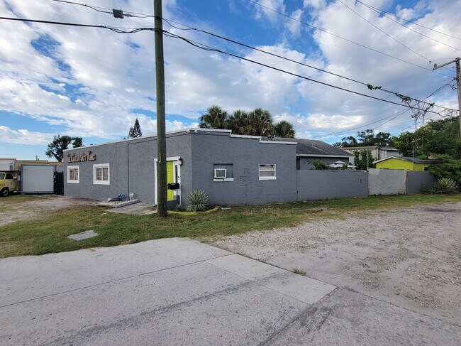 More details for 5205 Haines Rd, Saint Petersburg, FL - Flex for Sale