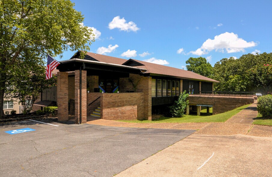 1924 Fendley Dr, North Little Rock, AR for sale - Building Photo - Image 2 of 22