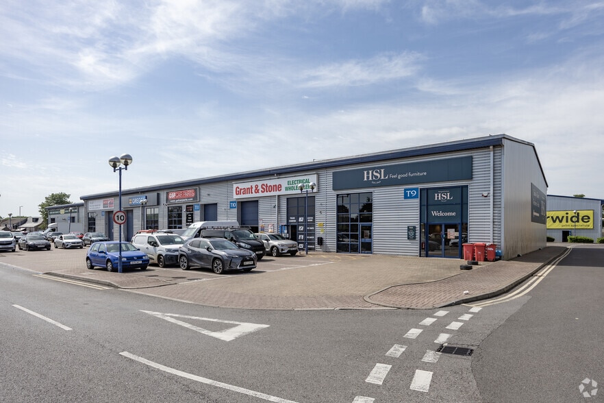Hobley Dr, Swindon for lease - Primary Photo - Image 1 of 2