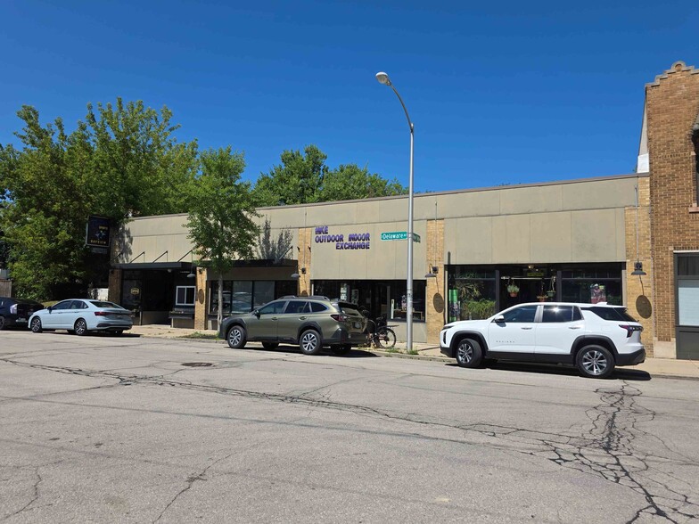 3040-3046 S Delaware Ave, Milwaukee, WI for sale - Building Photo - Image 3 of 9