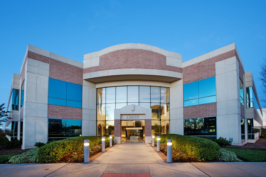 13655 Dulles Technology Dr, Herndon, VA for lease - Primary Photo - Image 1 of 6