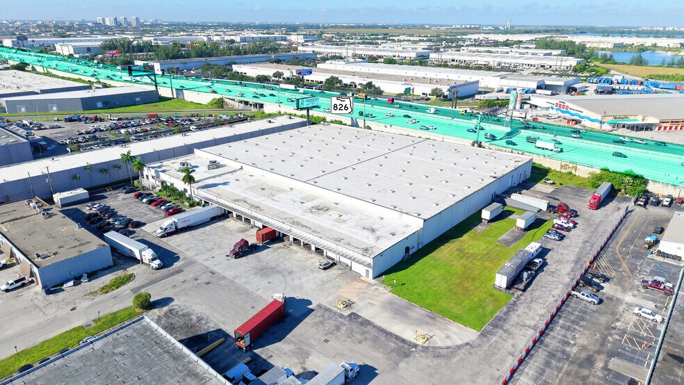 8150 NW 76th Ave, Medley, FL à louer - Photo du bâtiment - Image 3 de 5