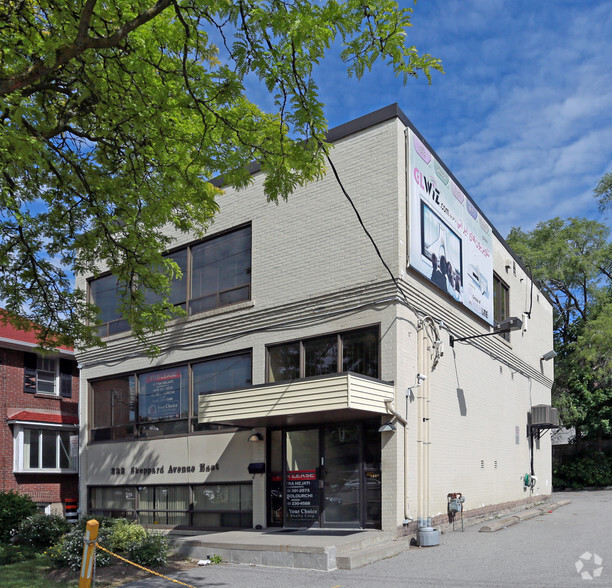 222 Sheppard Ave E, Toronto, ON à vendre - Photo principale - Image 1 de 1