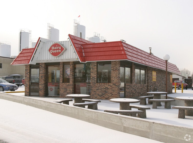4047 HWY 61, White Bear Lake, MN à vendre - Photo du bâtiment - Image 2 de 4