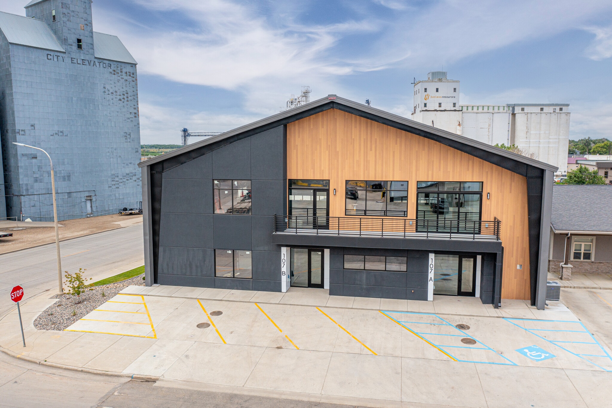 107 Washington Ave, Williston, ND for sale Primary Photo- Image 1 of 25