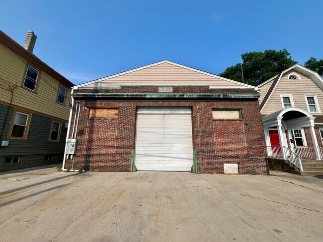 Plus de détails pour 461 Douglas Ave, Providence, RI - Industriel à vendre